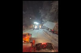 VIDEO: Kolaps na Vencu, automobili sleteli s puta