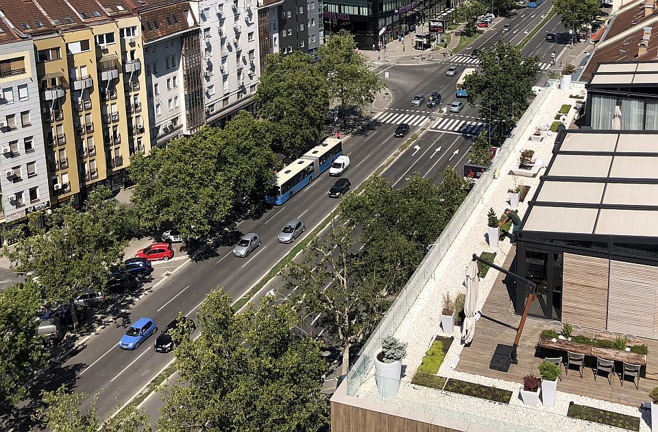 Gužva na uglu Bulevara oslobođenja i Jevrejske: Šta se dešava u saobraćaju u Novom Sadu