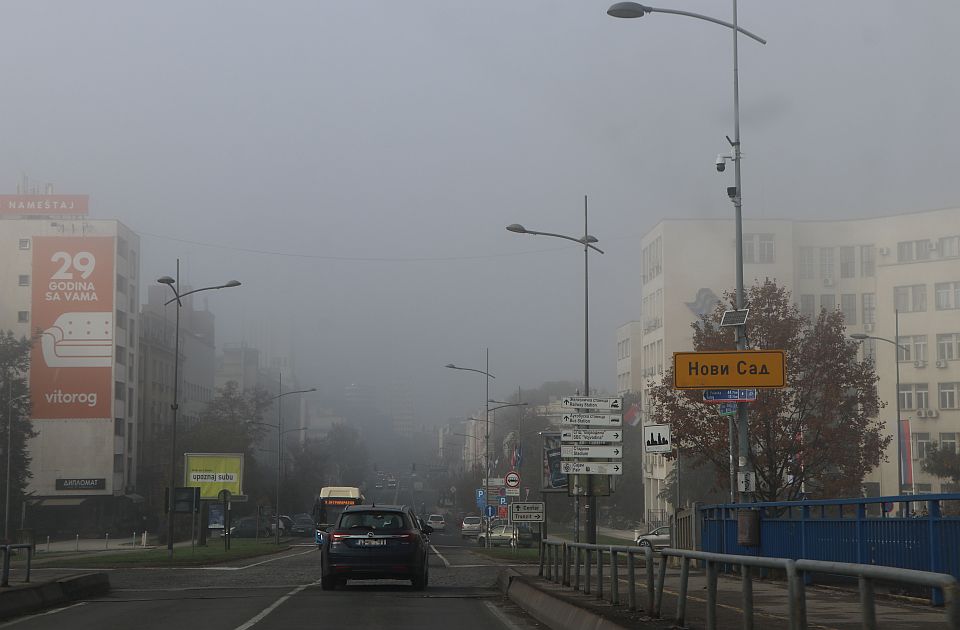 Magla na putevima i kontrole na sve strane: Šta se dešava u saobraćaju u Novom Sadu i okolini