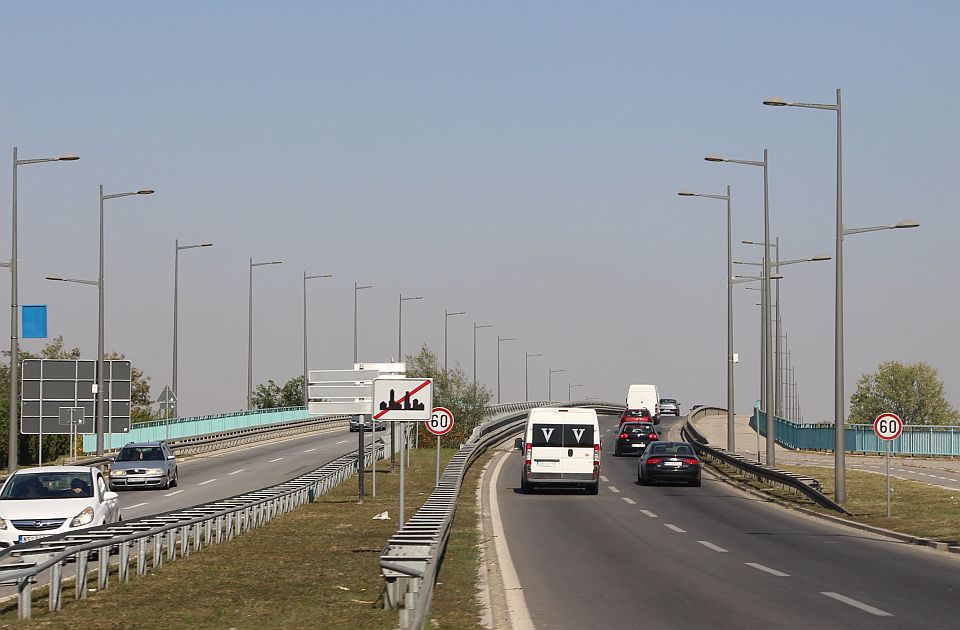 Udes kod Šeratona, stvaraju se gužve: Šta se dešava u saobraćaju u Novom Sadu i okolini
