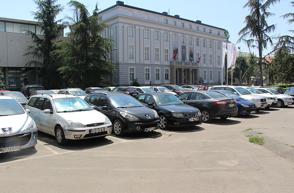Besplatno parkiranje u Novom Sadu tokom novogodišnjih i božićnih praznika