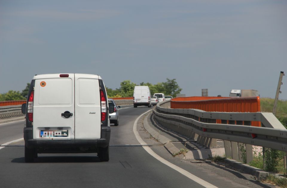 Motoraši i patrole svuda po gradu, zatvoren deo Kisačke: Šta se dešava u saobraćaju u Novom Sadu